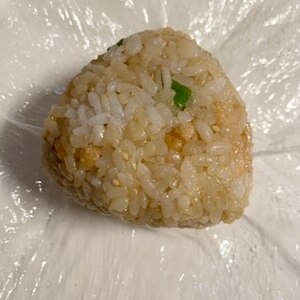 相性抜群 天かすとネギとめんつゆのたぬきおにぎり レシピ 作り方 By みずたまsweet 楽天レシピ 相性抜群 天かすとネギとめんつゆのたぬきおにぎり レシピ 作り方 By みずたまsweet 楽天レシピ